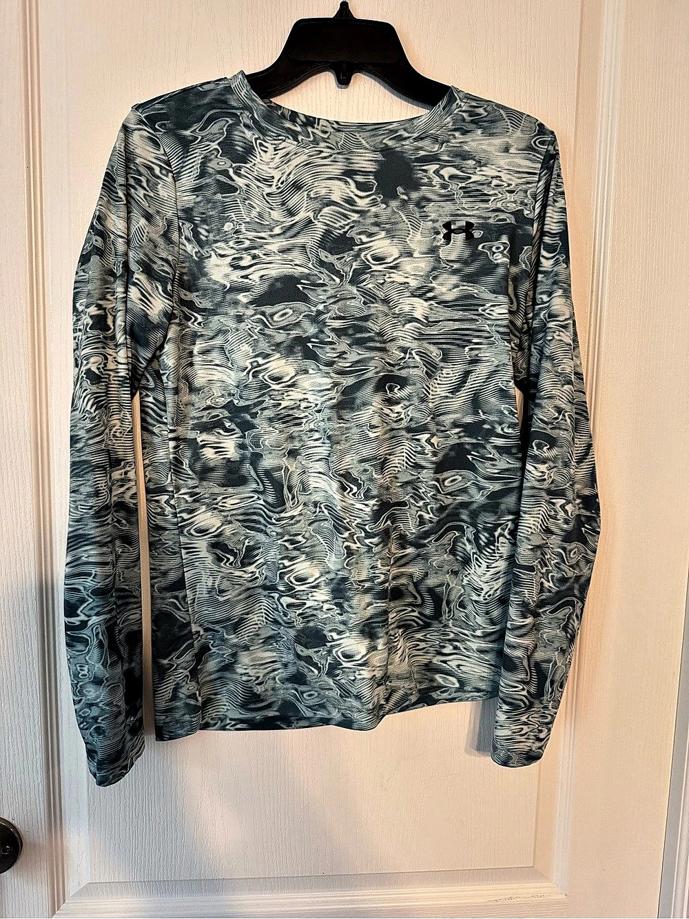 Under Armour Abstract Long Sleeve in Blue & White Like New